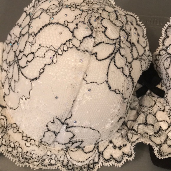 🥳 5 for $25🥳 Victoria’s Secret Bra - Picture 2 of 6